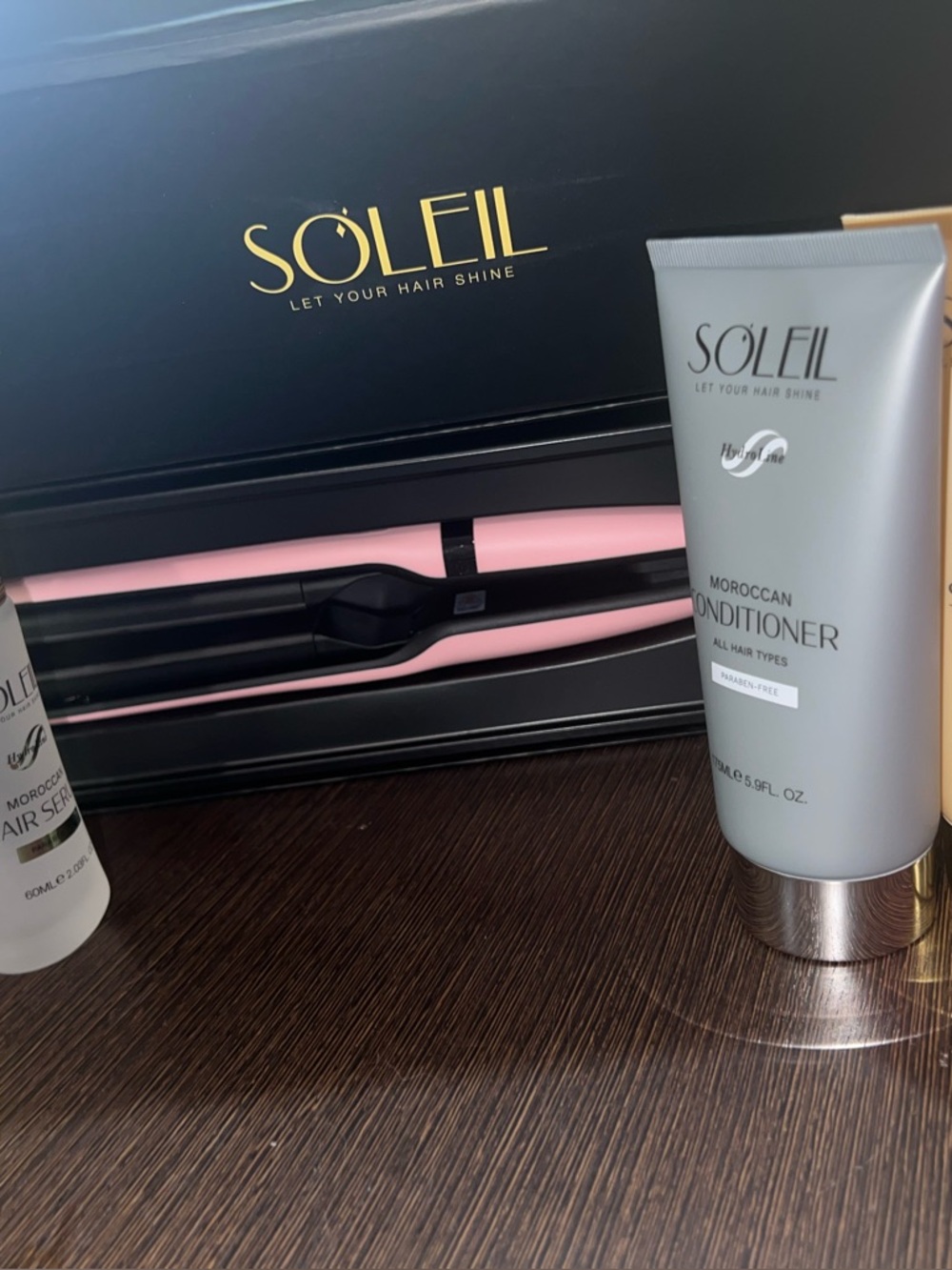 Soleil Pink Flat Iron with Moroccan shampoo, Conditioner & Protective Serum NEW
